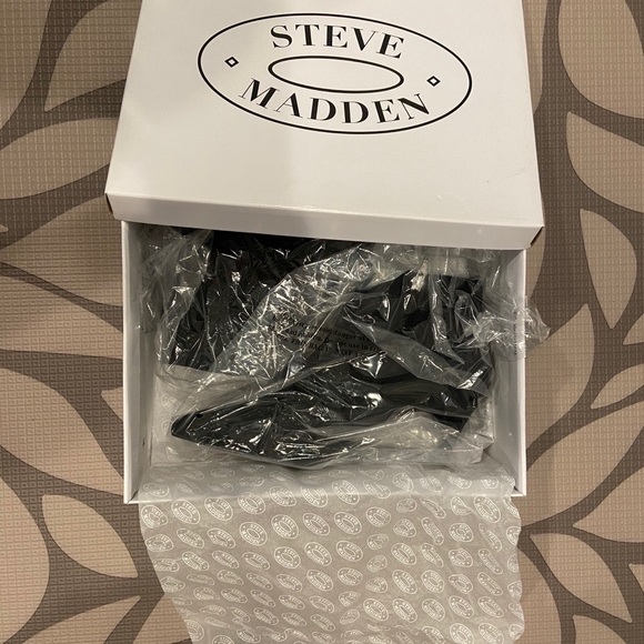 Brand New Steve Madden Kasey Booties. - Picture 6 of 7